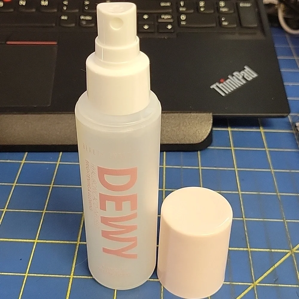 Dewy Hyaluronic Acid-Infused Makeup Setting Spray New 100ml